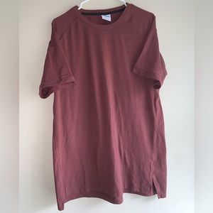 GYMSHARK - Studio Amplify T-Shirt - Large - Cherry Brown